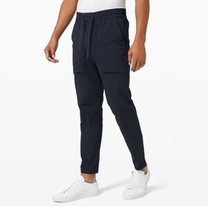 Lululemon Athletica Cargo Train Pant Size Small